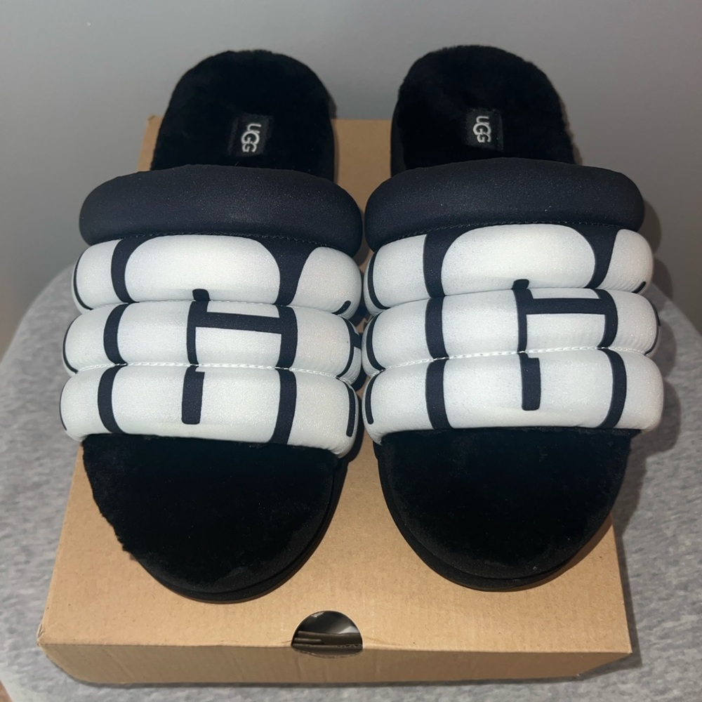 NIB women’s size 8 UGG maxi slide flip flop slipper puffy